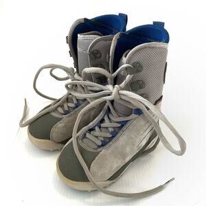 Burton freestyle youth snowboarding boots size 5 youth grey and blue